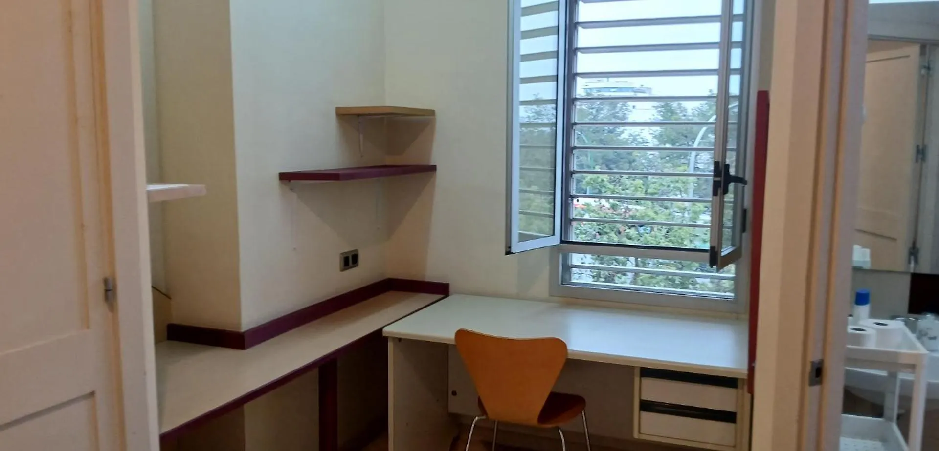 Larru Los Bermejales Residencia Universitaria Seville Hotel