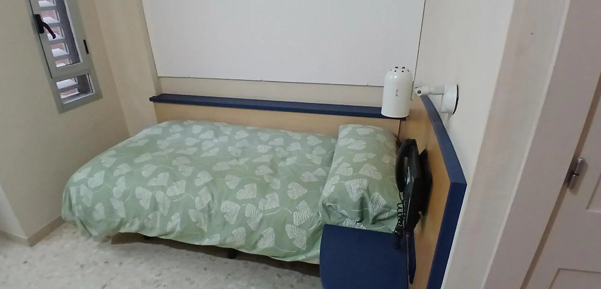 Hotell Larru Los Bermejales Residencia Universitaria Sevilla